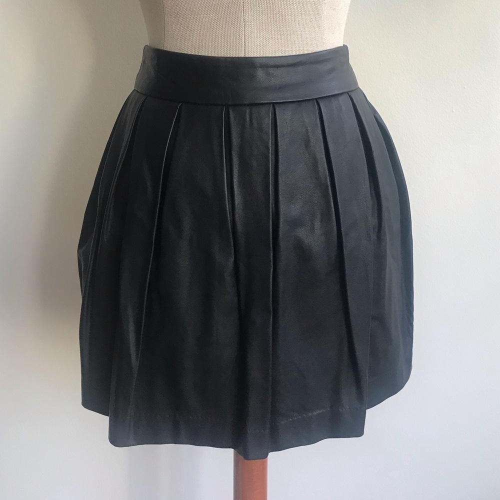 Black faux leather pleated mini skirt. Size S
